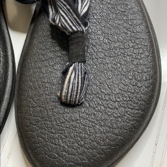 Sanuk Black White Striped  Yoga May Sandal -Sz 9. FFT0524C - Picture 2 of 5